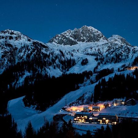 Apartment Bergkristall Sonnenalpe Nassfeld Bagian luar foto